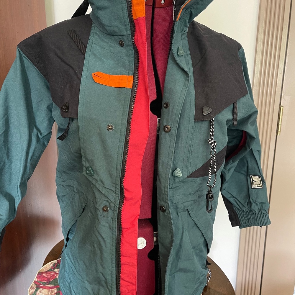 HELLY HANSEN TECHNICAL JACKET SMALL ADULT/ LARGE CHILD WATERPROOF